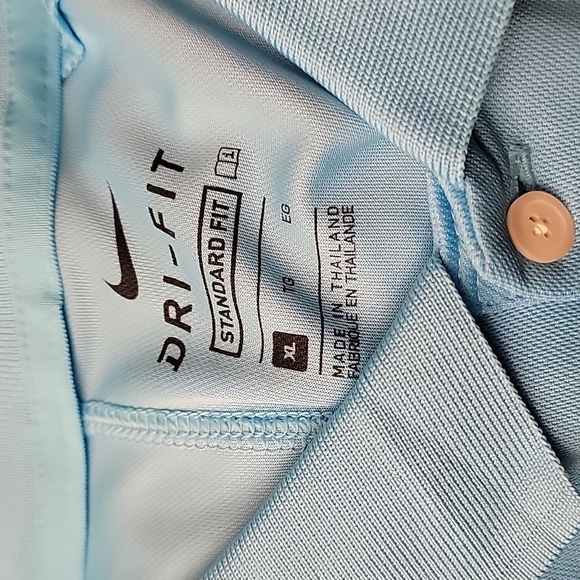 XL light blue Dri-Fit 2 button-down Polo shirt. - Picture 2 of 3